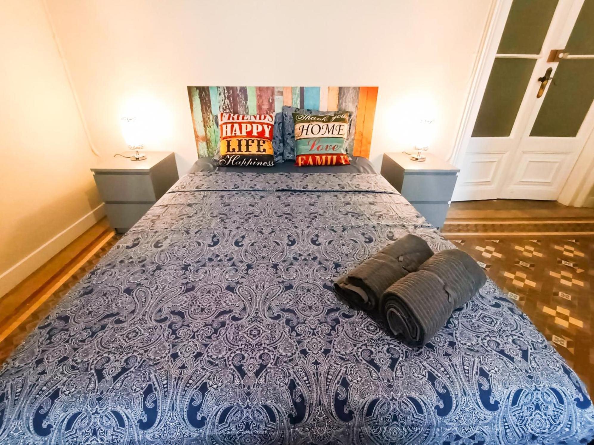 Private Rooms By Plaza Catalunya Barcelona Luaran gambar