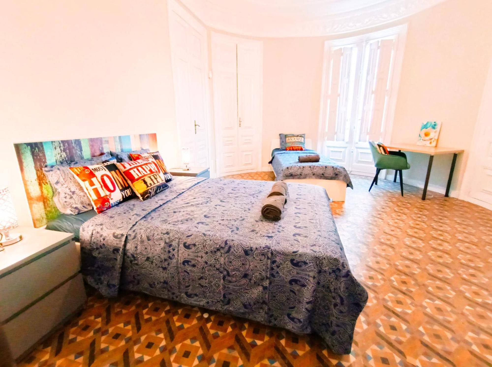 Private Rooms By Plaza Catalunya Barcelona Luaran gambar